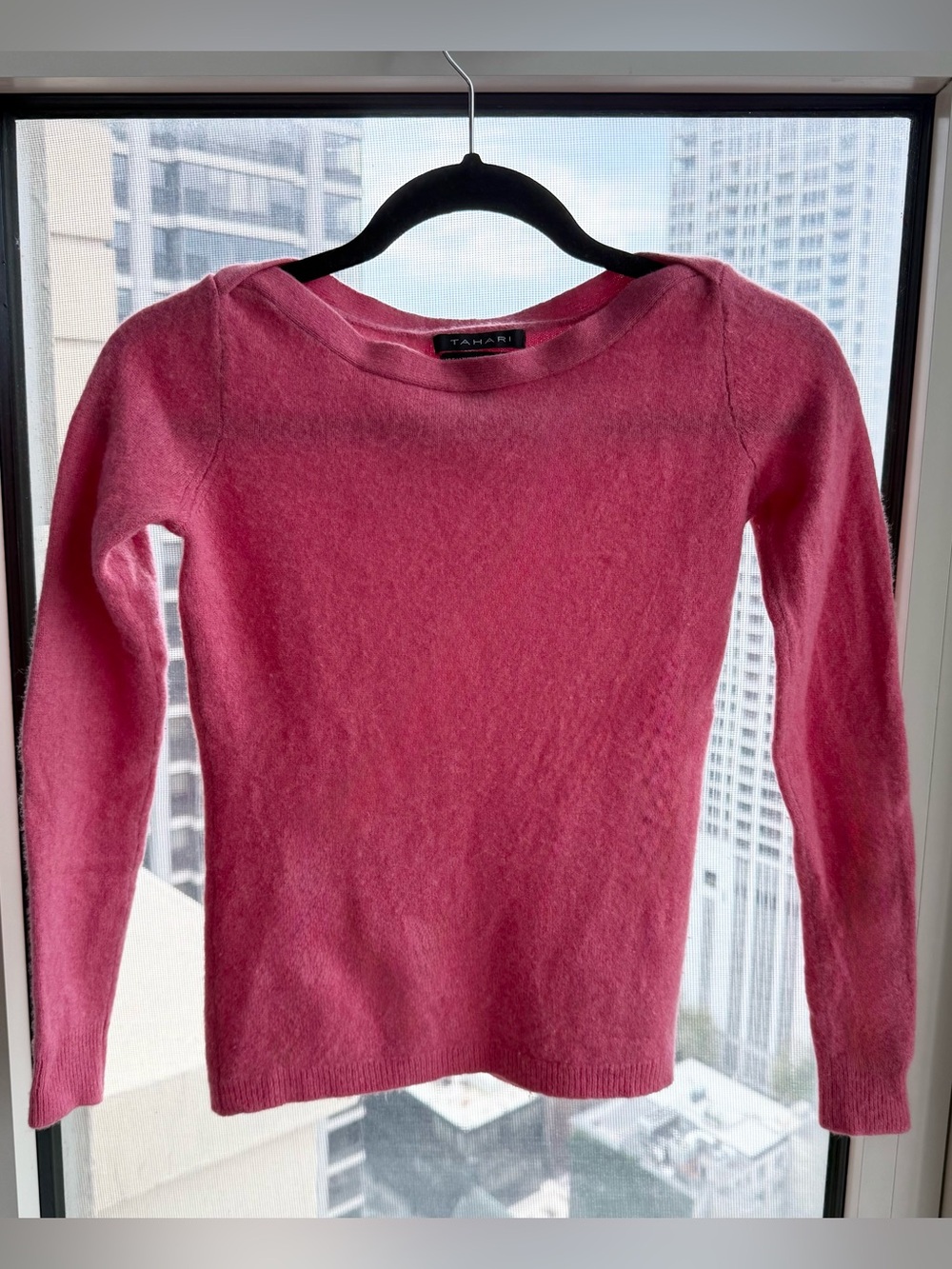 EUC Tahari Women’s Pink Cashmere Sweater ~ Long Sleeves Boat Neck ~ XS